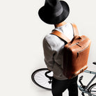 Sac à dos homme chic et fonctionnel, adapté aux déplacements urbains.