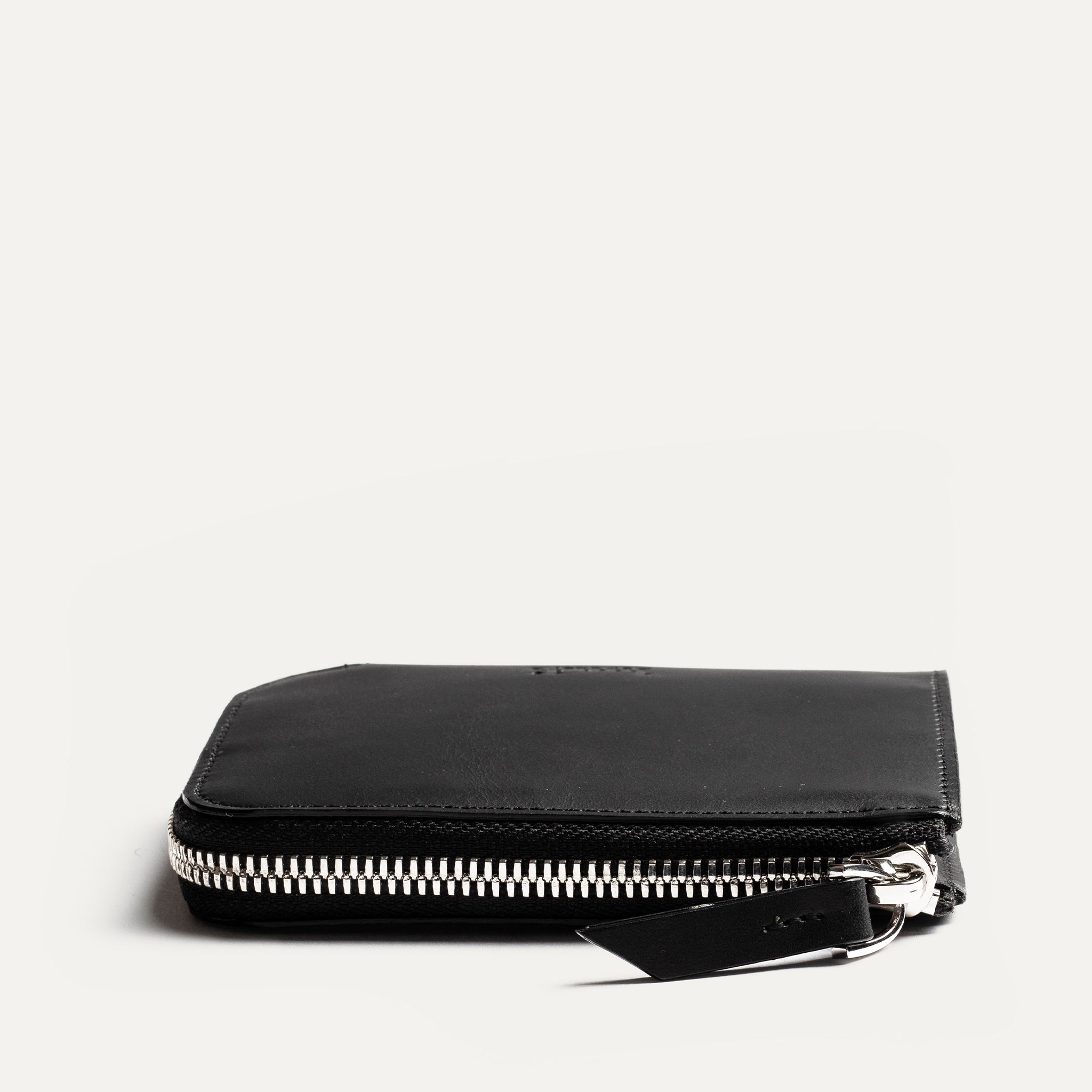 Portefeuille homme cuir ultra plat, ultra fonctionnel pour homme porté dans un jean