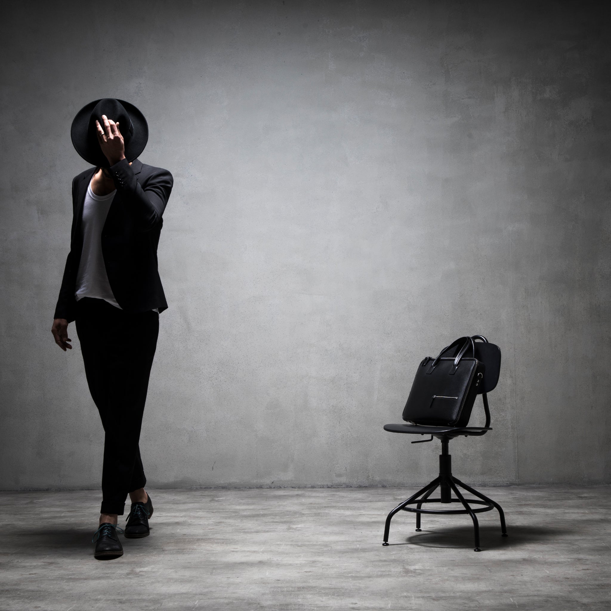 Porte document en cuir raffiné et élégant.