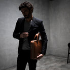 Cartable cuir homme élégant signé lundi.