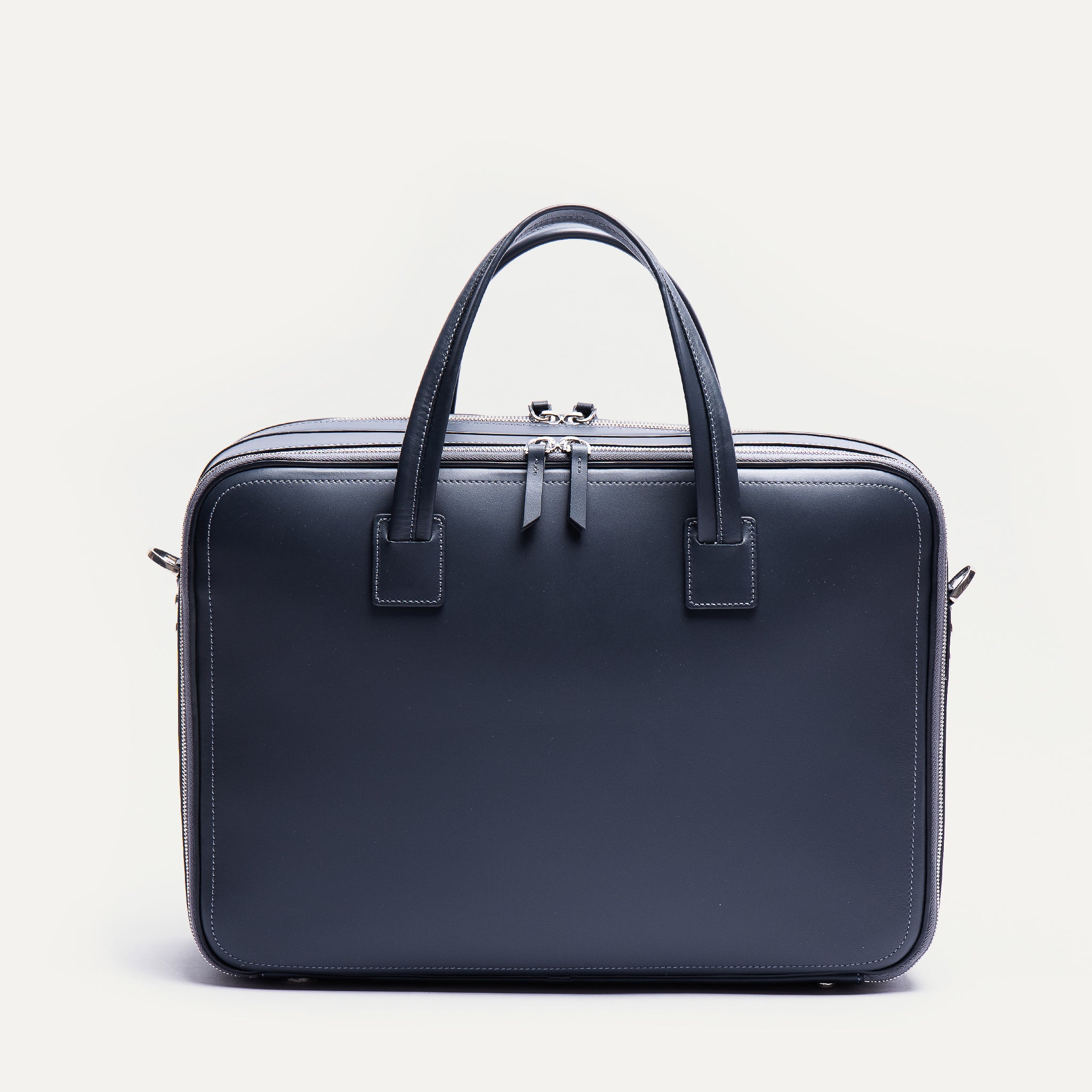 Sac à main homme idéal pour vos déplacements de 2 jours et 1 nuit.