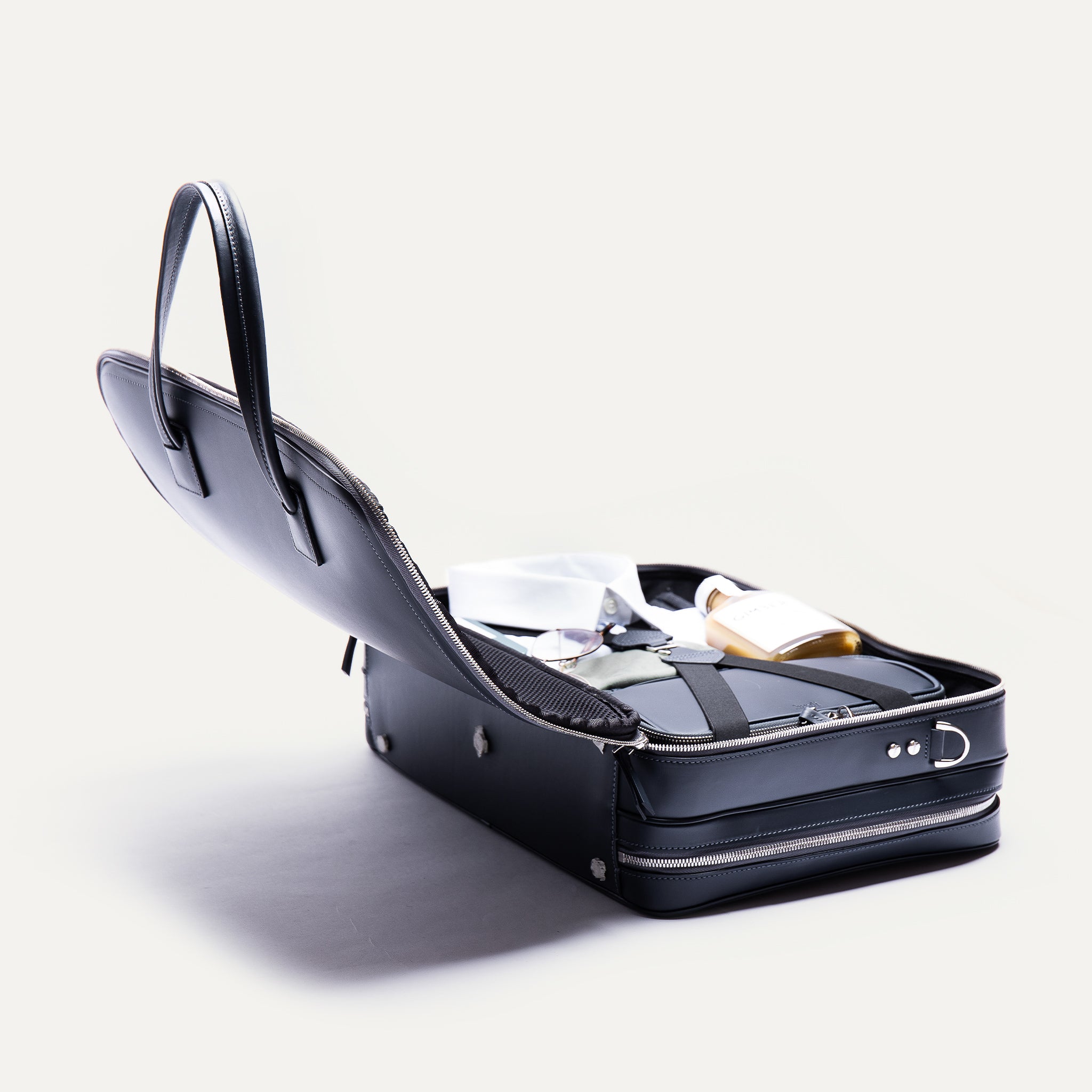 Sac cuir homme 36 heures, doté d’un compartiment dressin pensé par lundi.