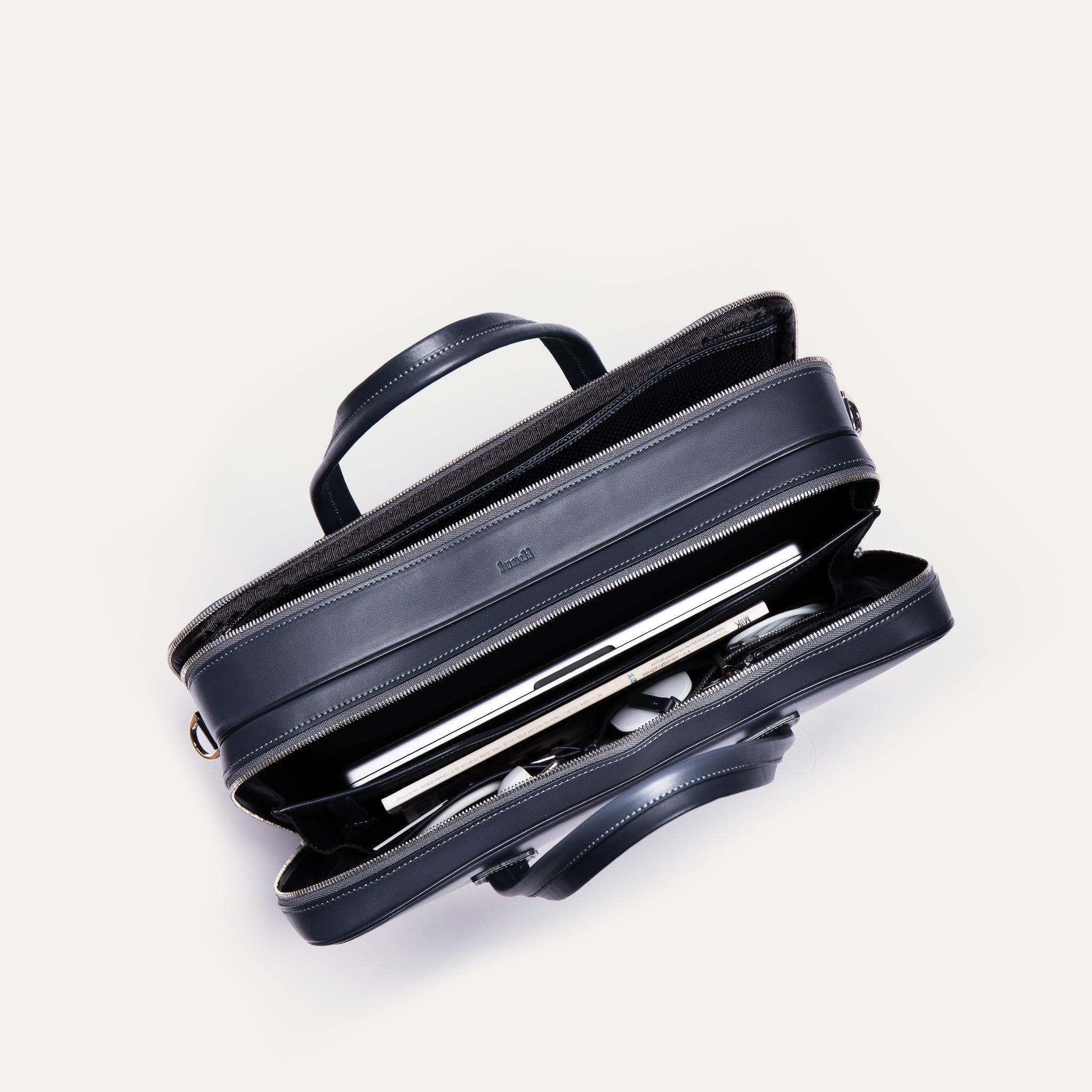 Sac à main homme doté de deux compartiments dressing et office ultra fonctionnel.