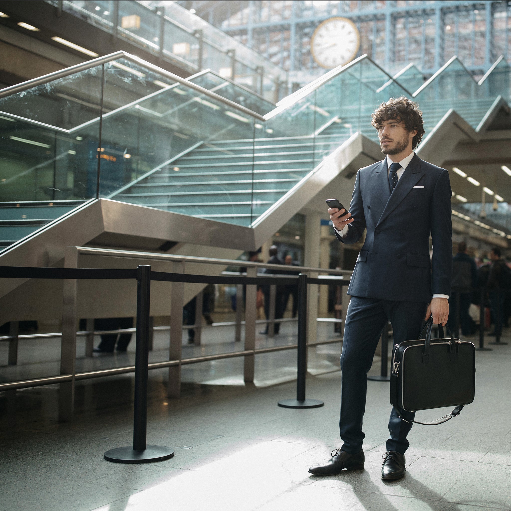 Sac à main homme signé lundi