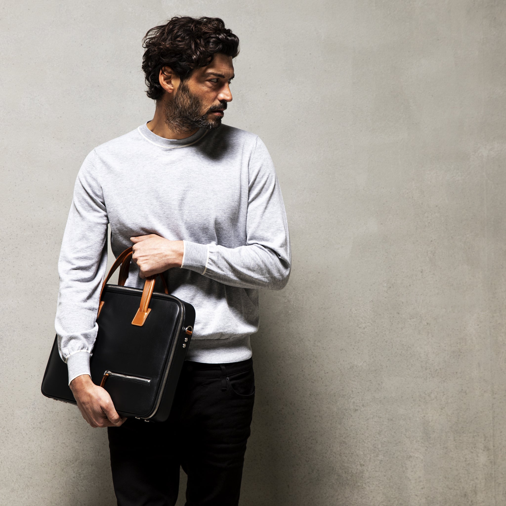 Porte document en cuir raffiné signé par lundi.