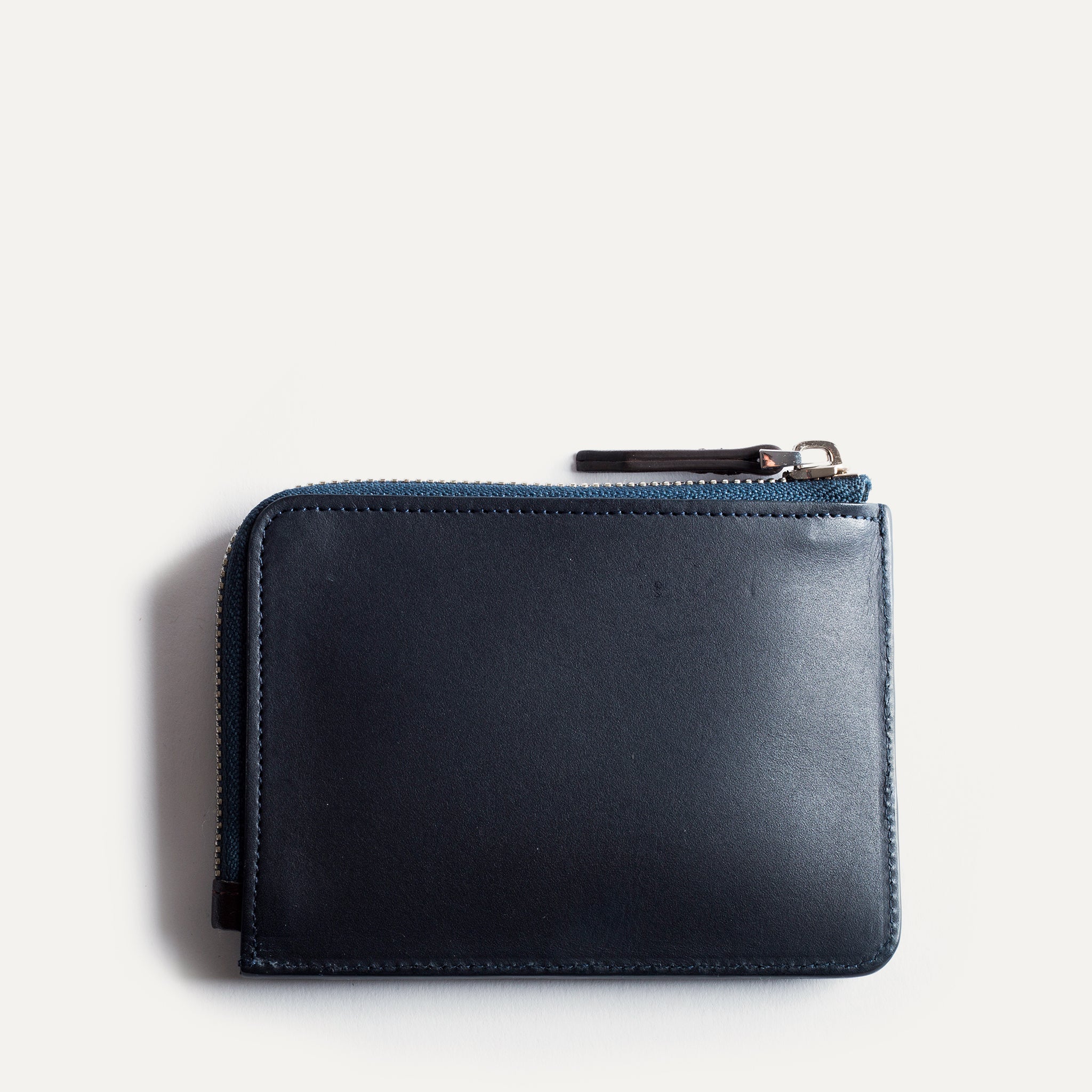Vu arrière du portefeuille homme cuir pensé par lundi - modèle WALDO