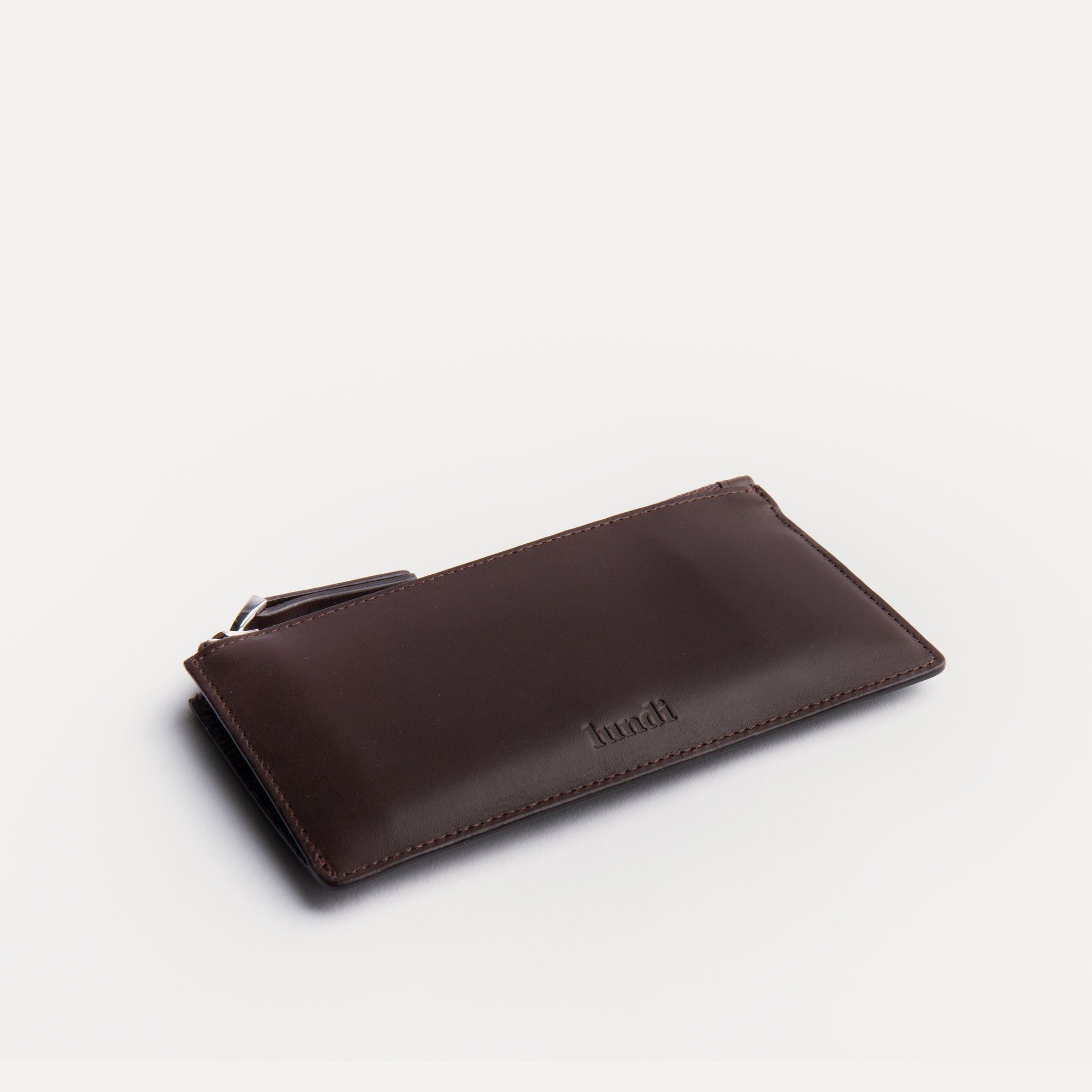Porte feuille lundi WINCH pensé pour nos clients à la recherche d'élégance et de fonctionnalités.
