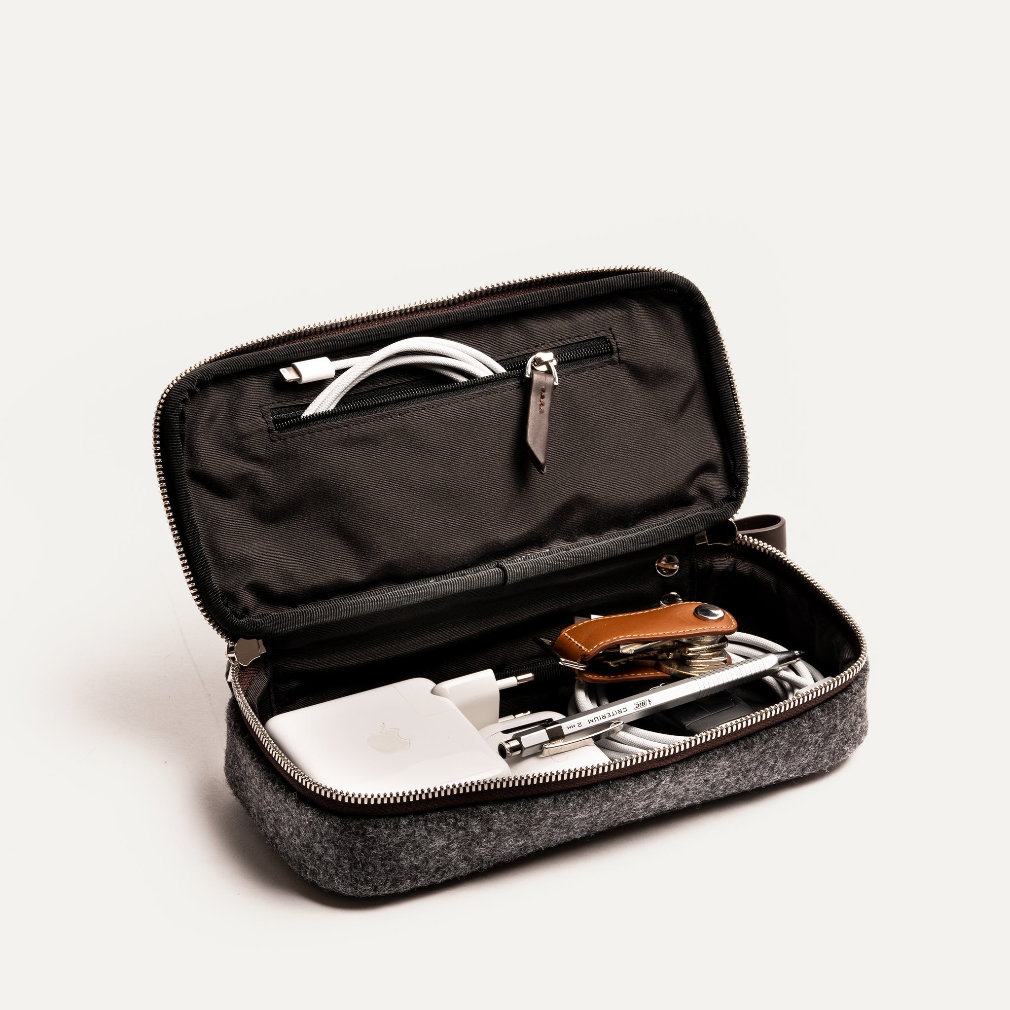 lundi Toiletry Bag | JULIET Brown