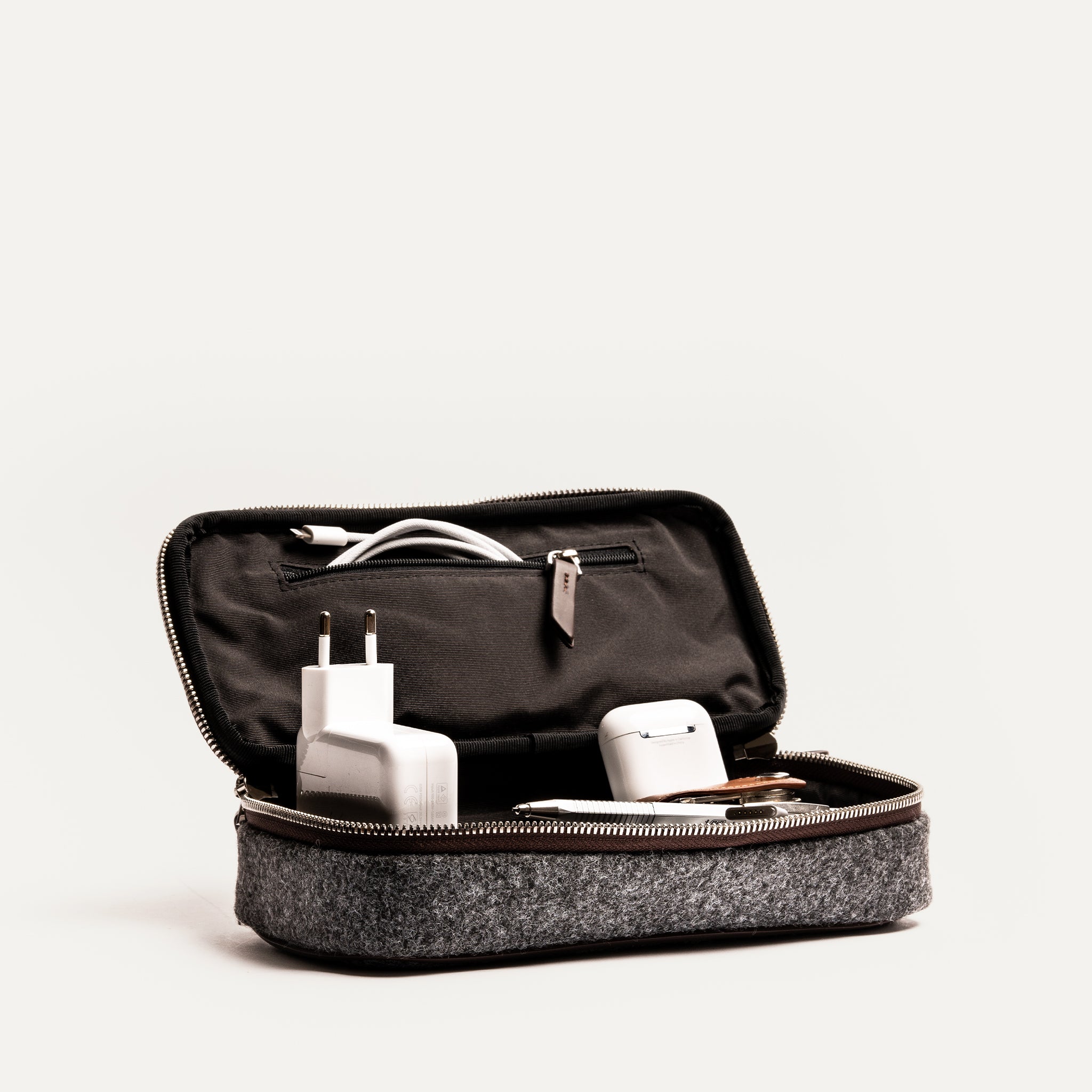 lundi Toiletry Bag | JULIET Brown