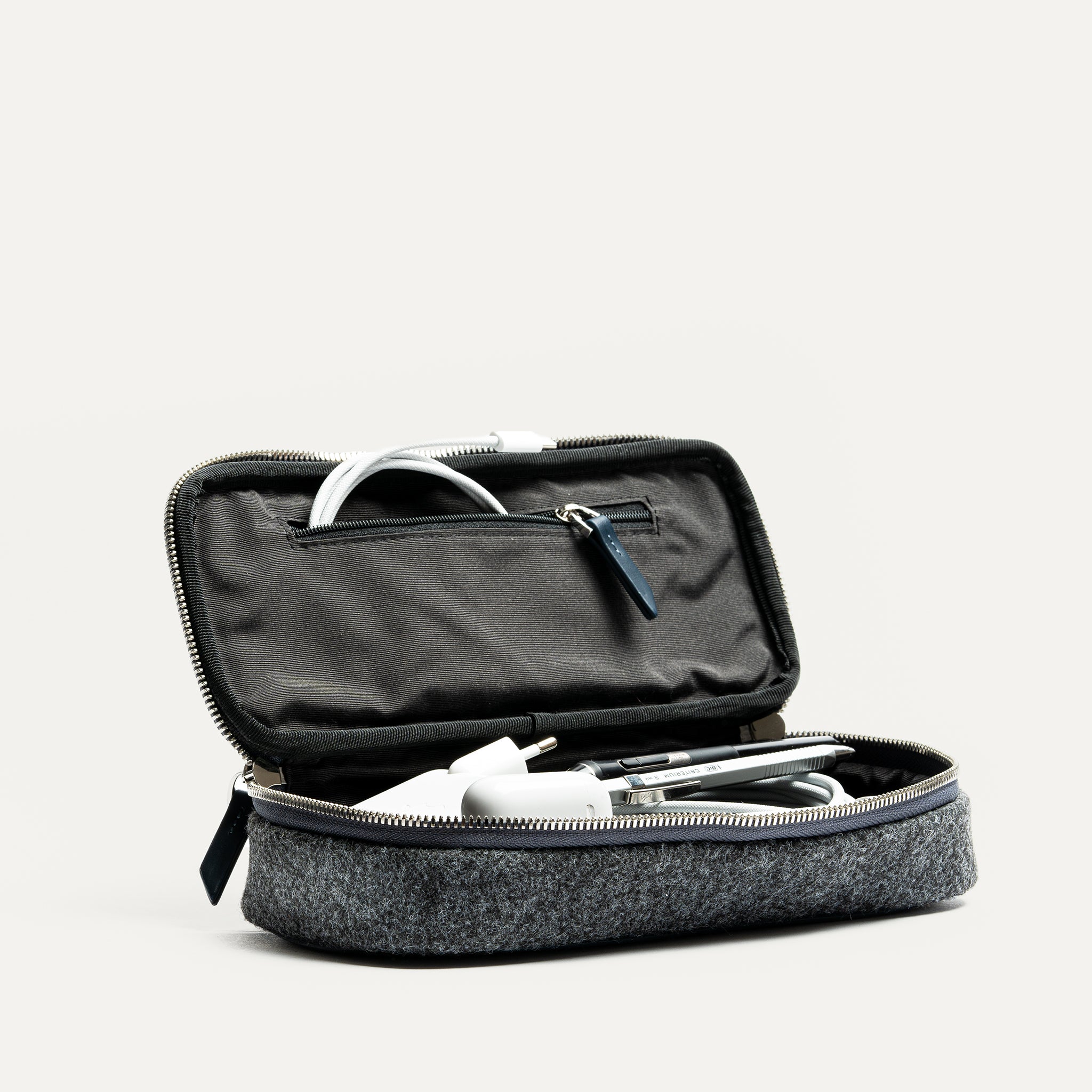 lundi Toiletry Bag | JULIET Navy