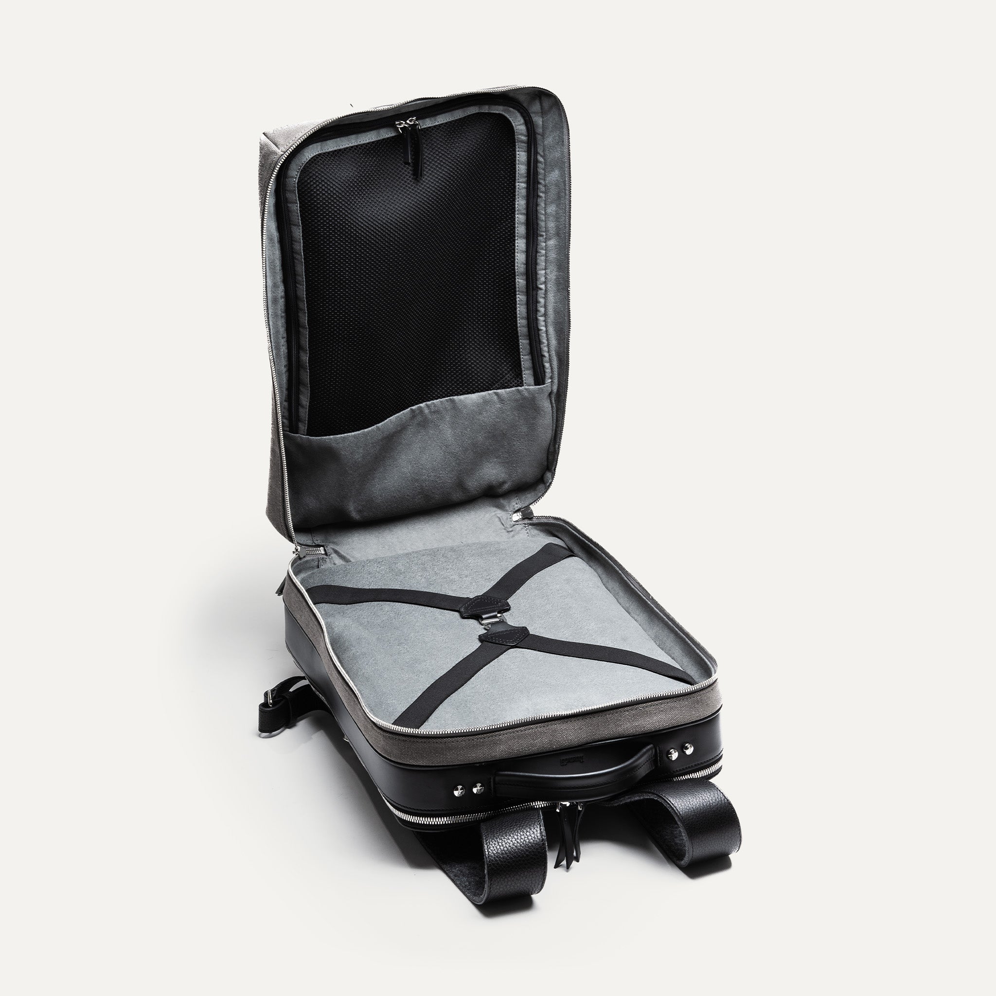 Leather and canvas travel backpack for clothes and computer | lundi