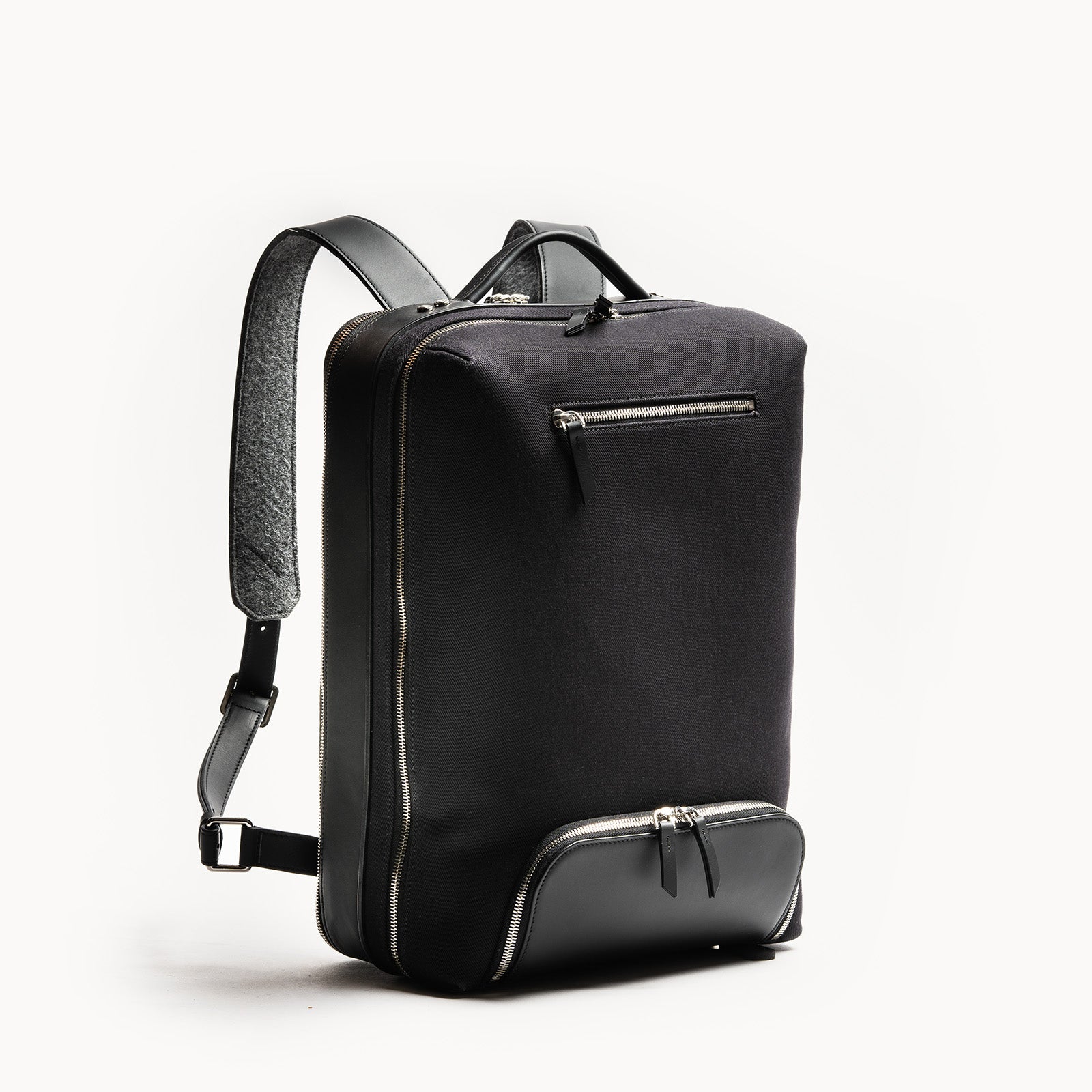 Sac à dos homme cuir et toile noir 36 heures comportant deux emplacements pour ranger ses affaires