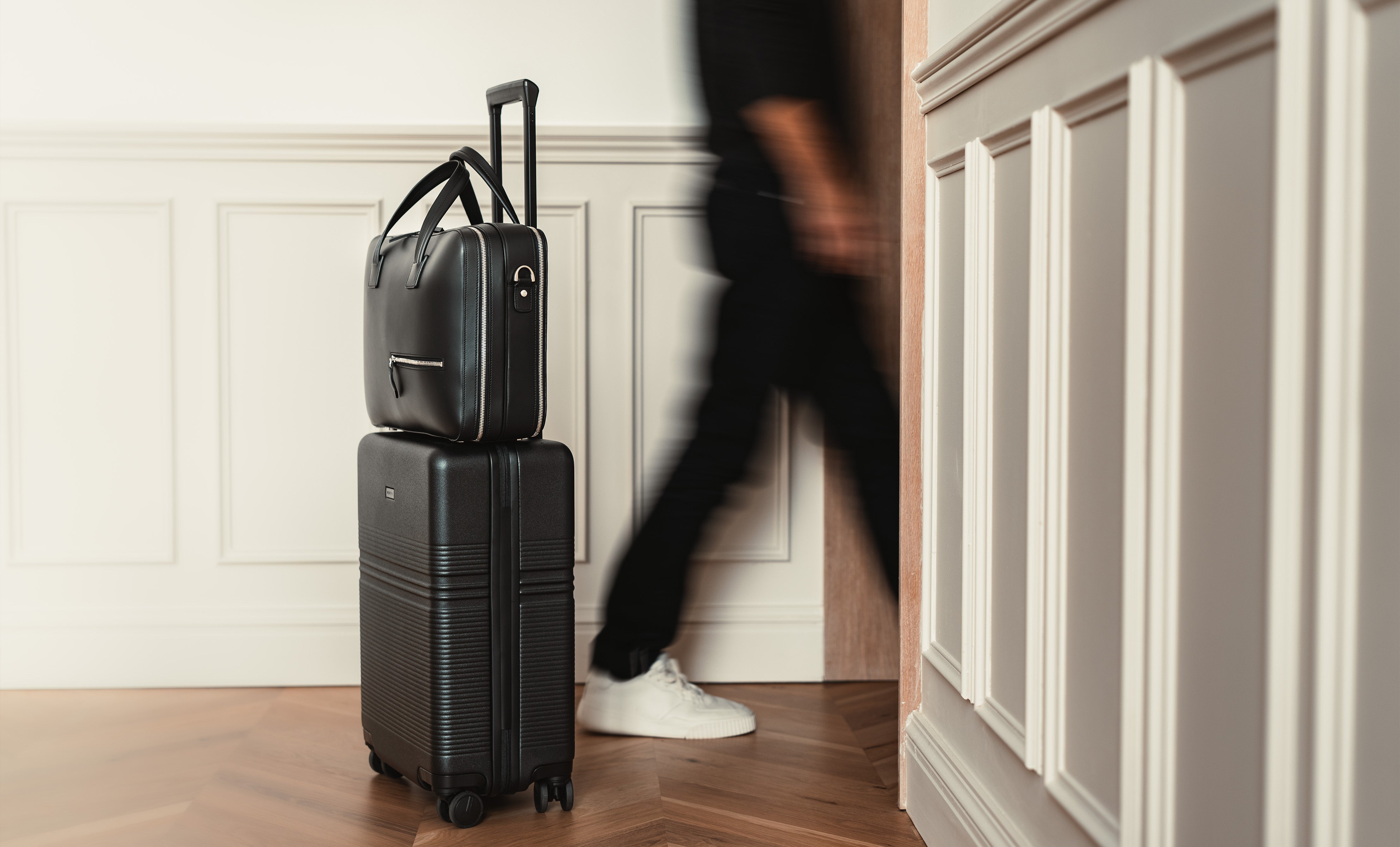 lundi - Sacs en cuir aux designs minimalistes et fonctionnels
