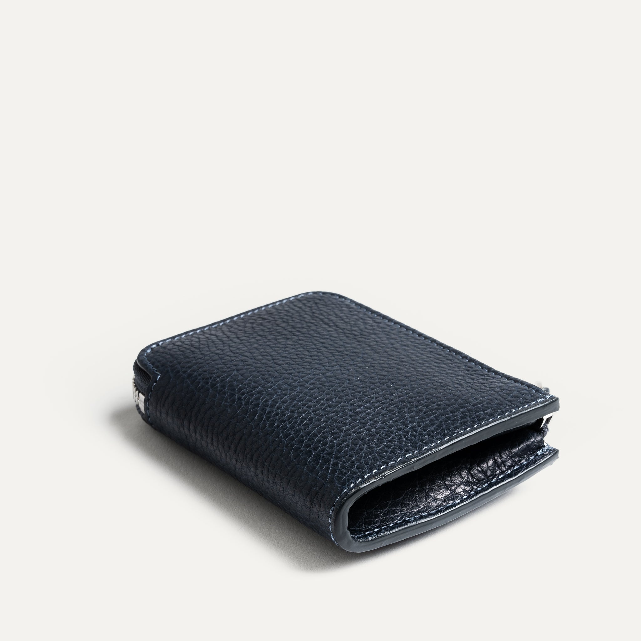 Navy grained leather wallet, closed with a zip, lundi Clovis