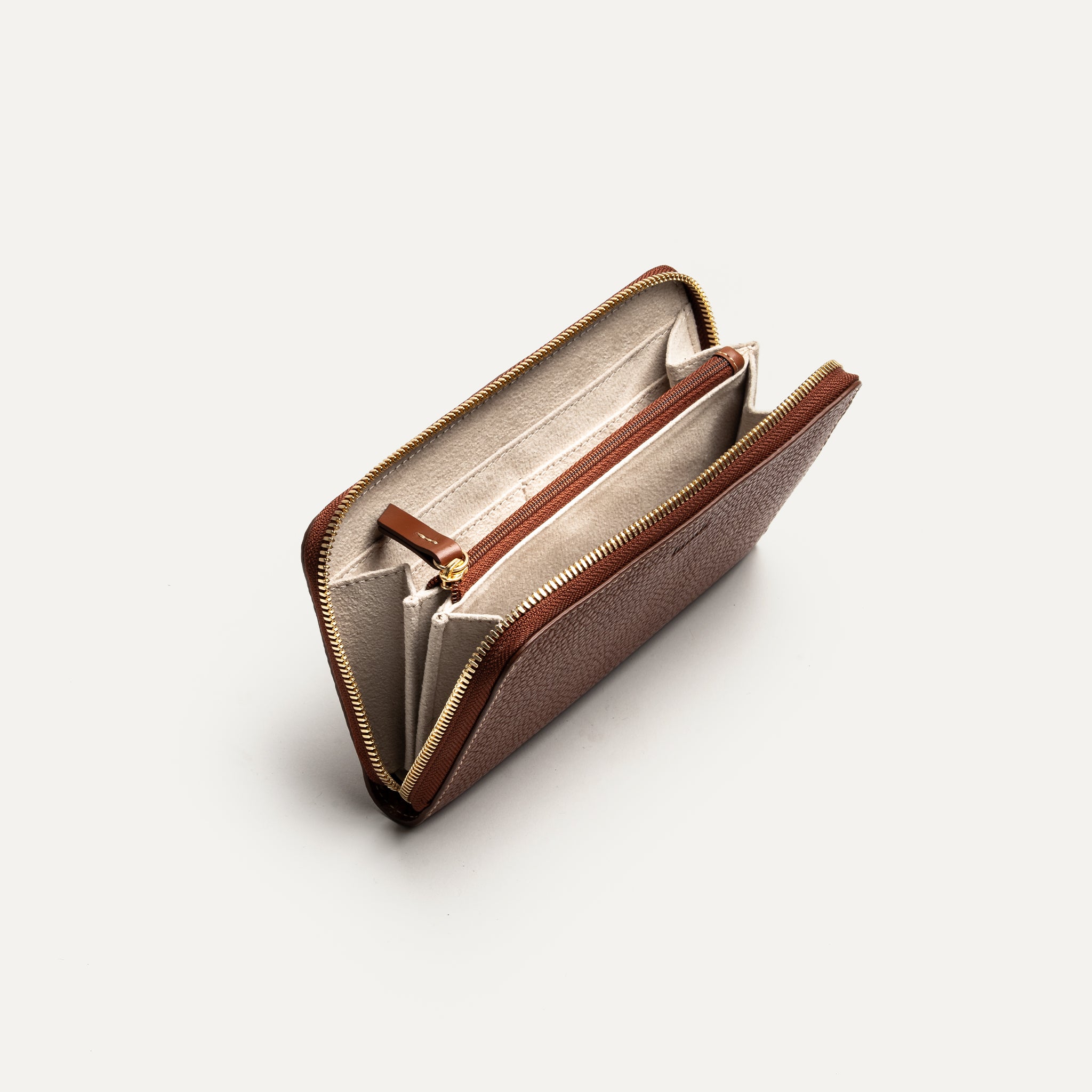 Compagnon en cuir avec de nombreux rangements intérieurs