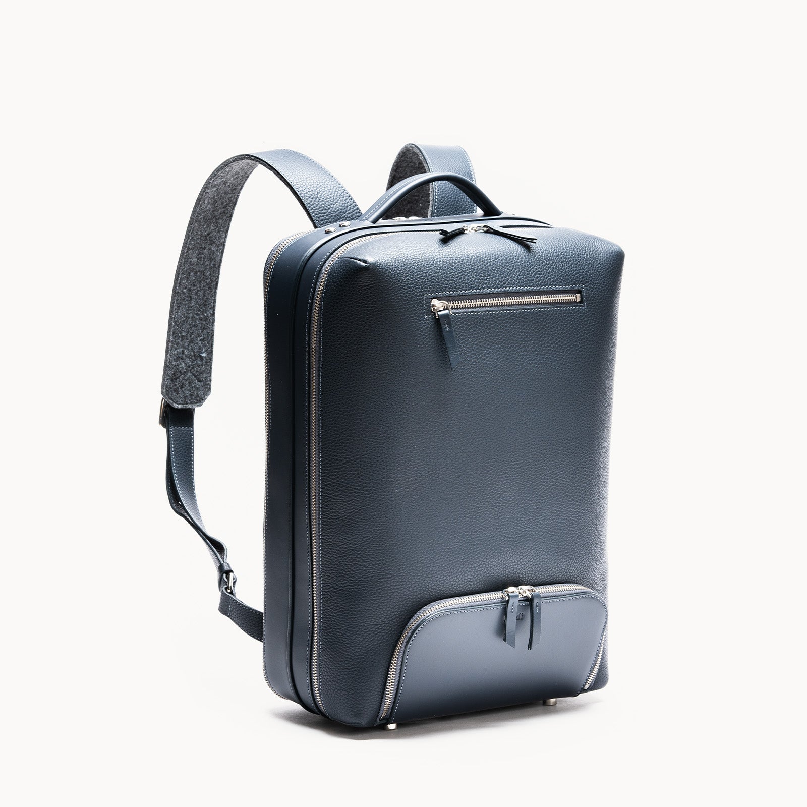 Sac à dos homme cuir minimaliste bleu marine, design élégant pour un usage urbain ou professionnel