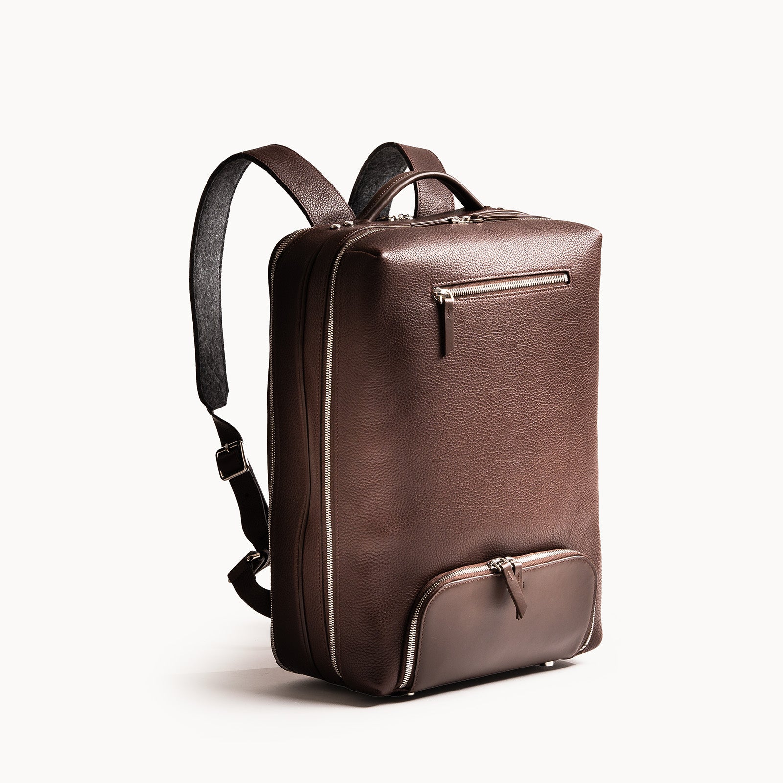 Brown leather backpack for clothes and computer | lundi GASPARD