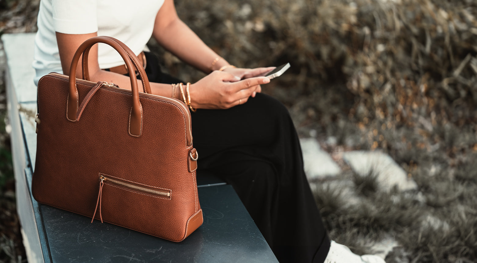 Porte documents en cuir grainé ~ LENA - MARRON