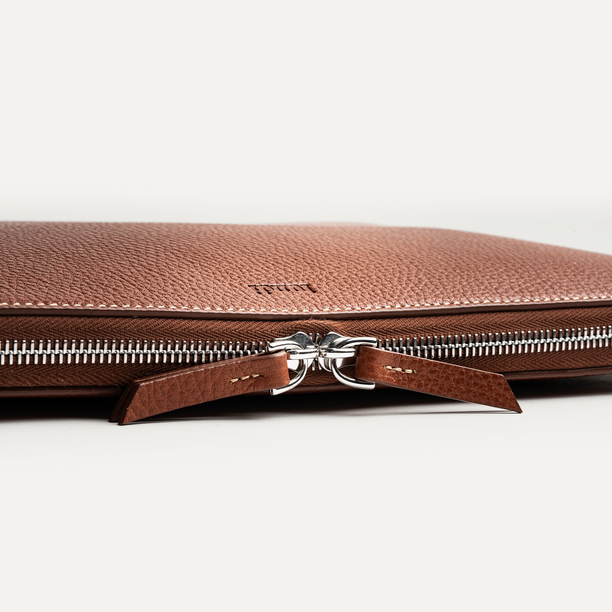 Pochette ordinateur en cuir avec zip en métal Riri