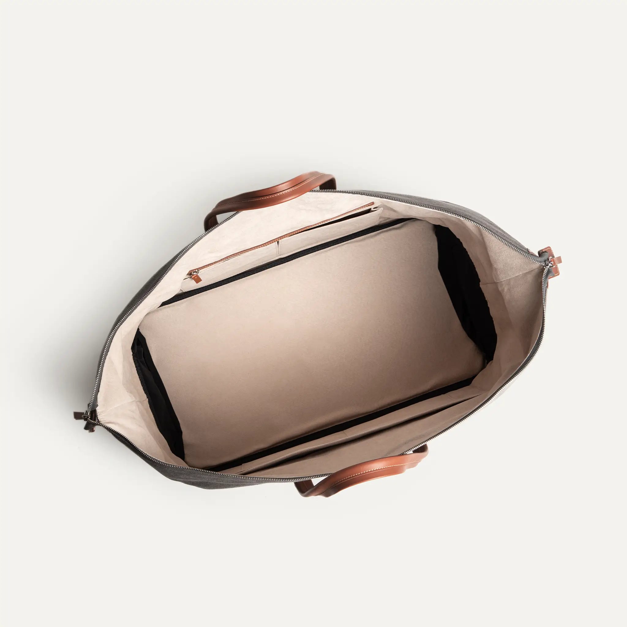 Leather travel bags for men​ with a central 30-litre compartment.