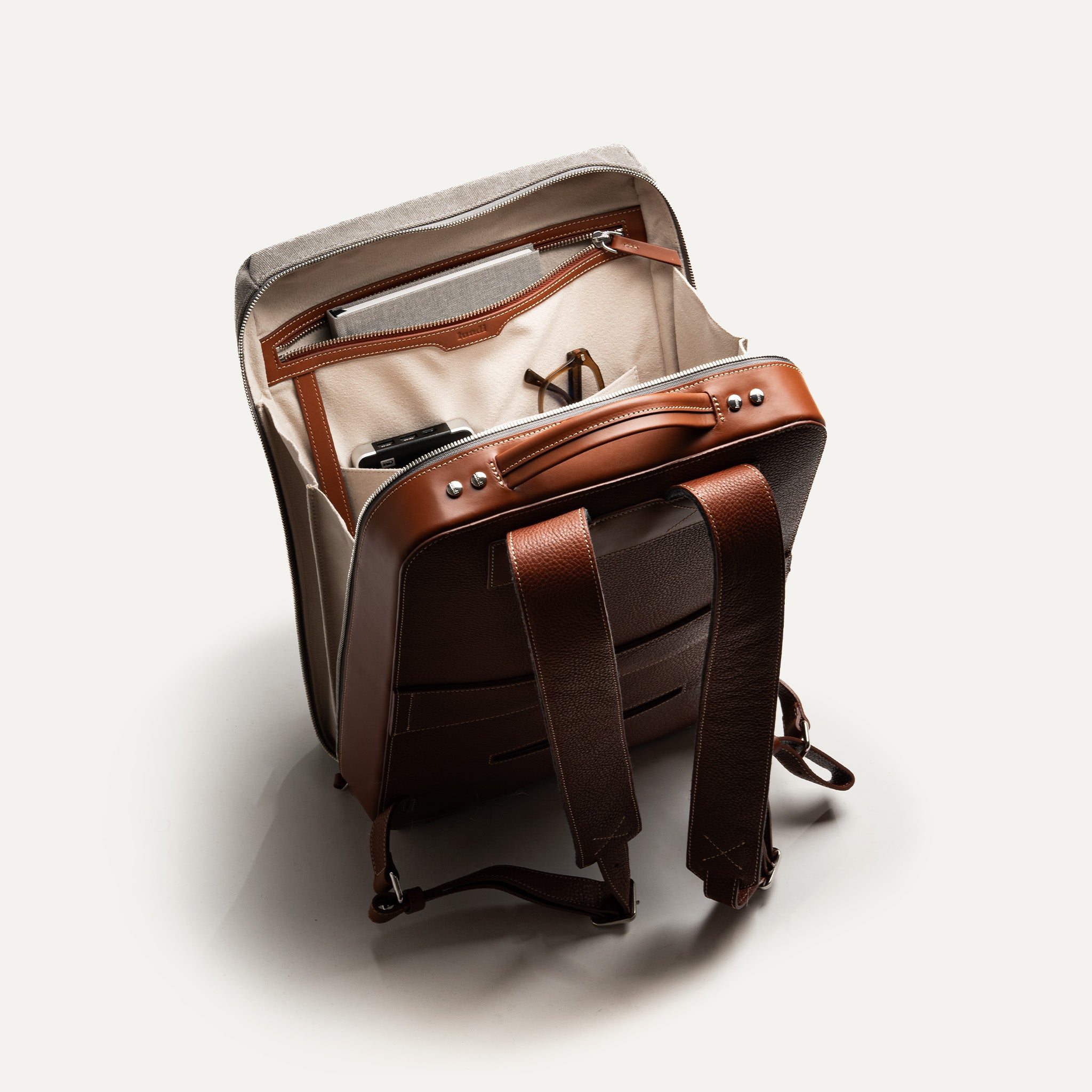 Canvas & Leather Backpack for Men – Elegant & Functional | lundi