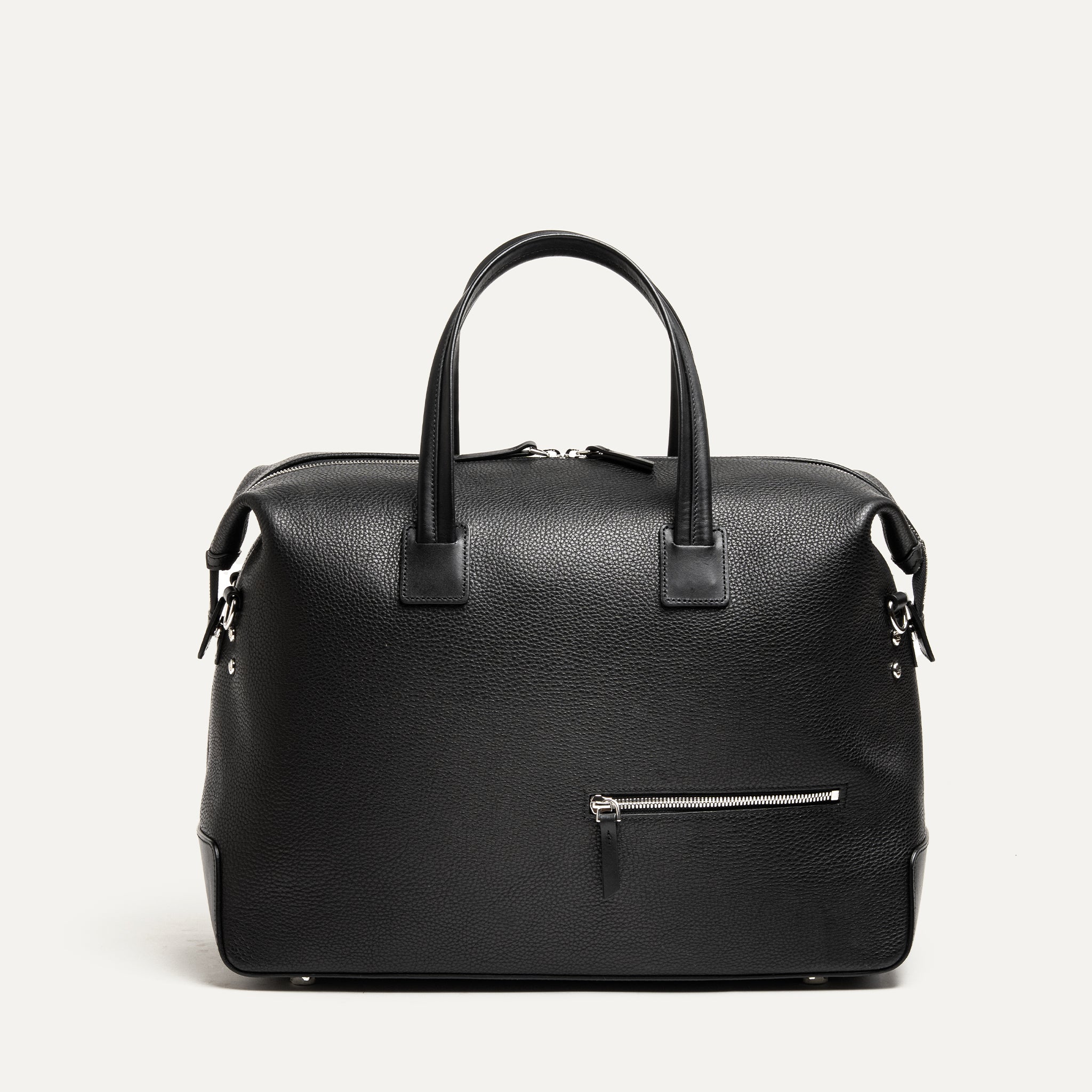 Sac weekend femme en cuir grainé : un style raffiné et élégant, pensé pour les courtes escapades.