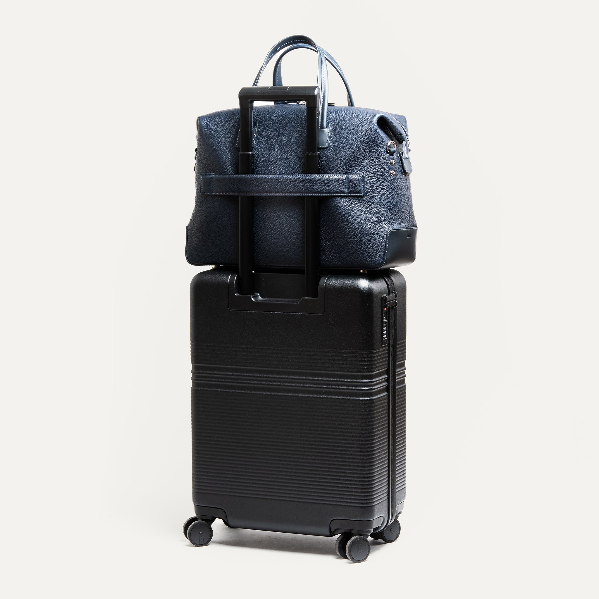 Choosing a leather travel bag – lundi