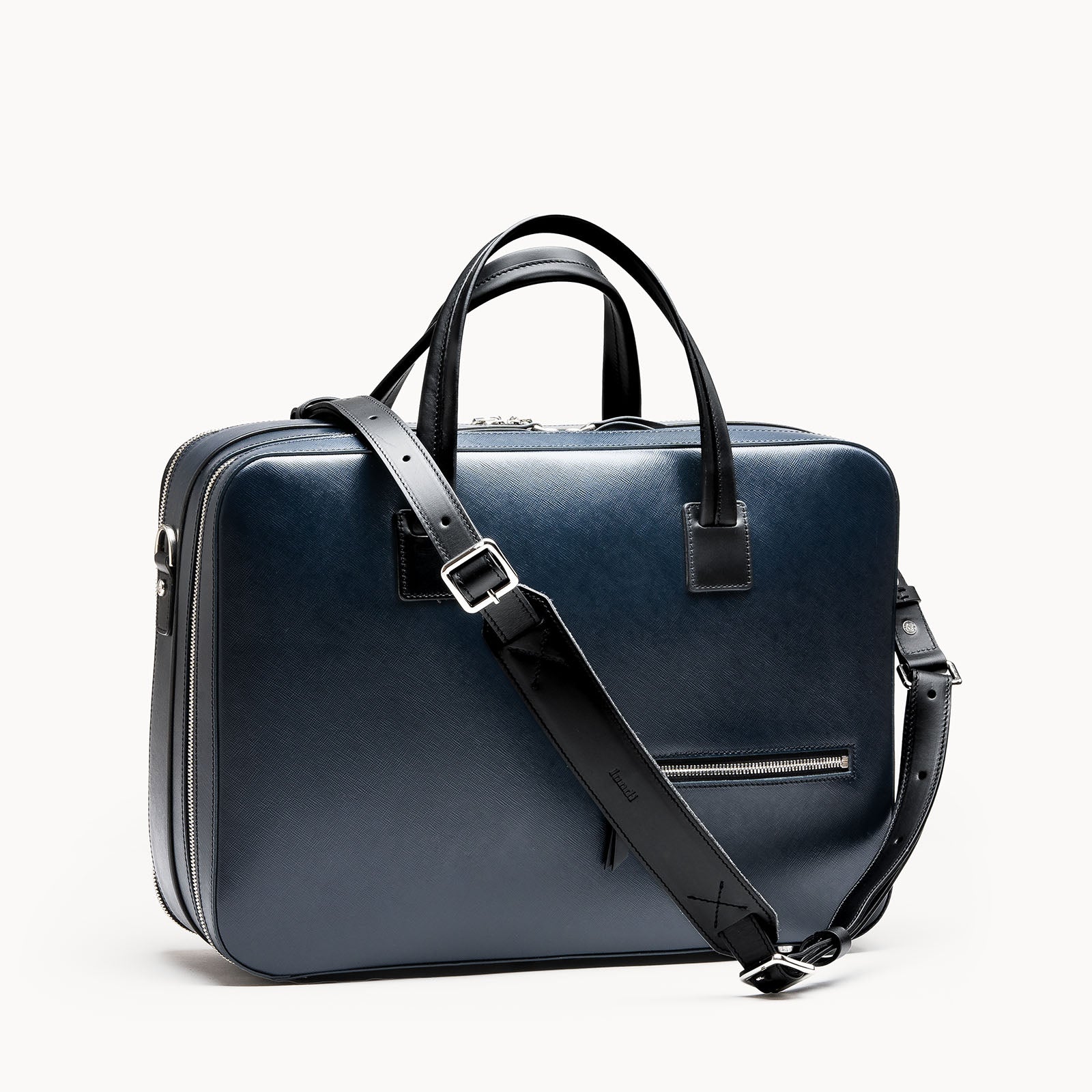 Sac à bandoulière homme Cardignac de lundi, avec bandoulière réglable en cuir et boucle métallique pour transporter confortablement.