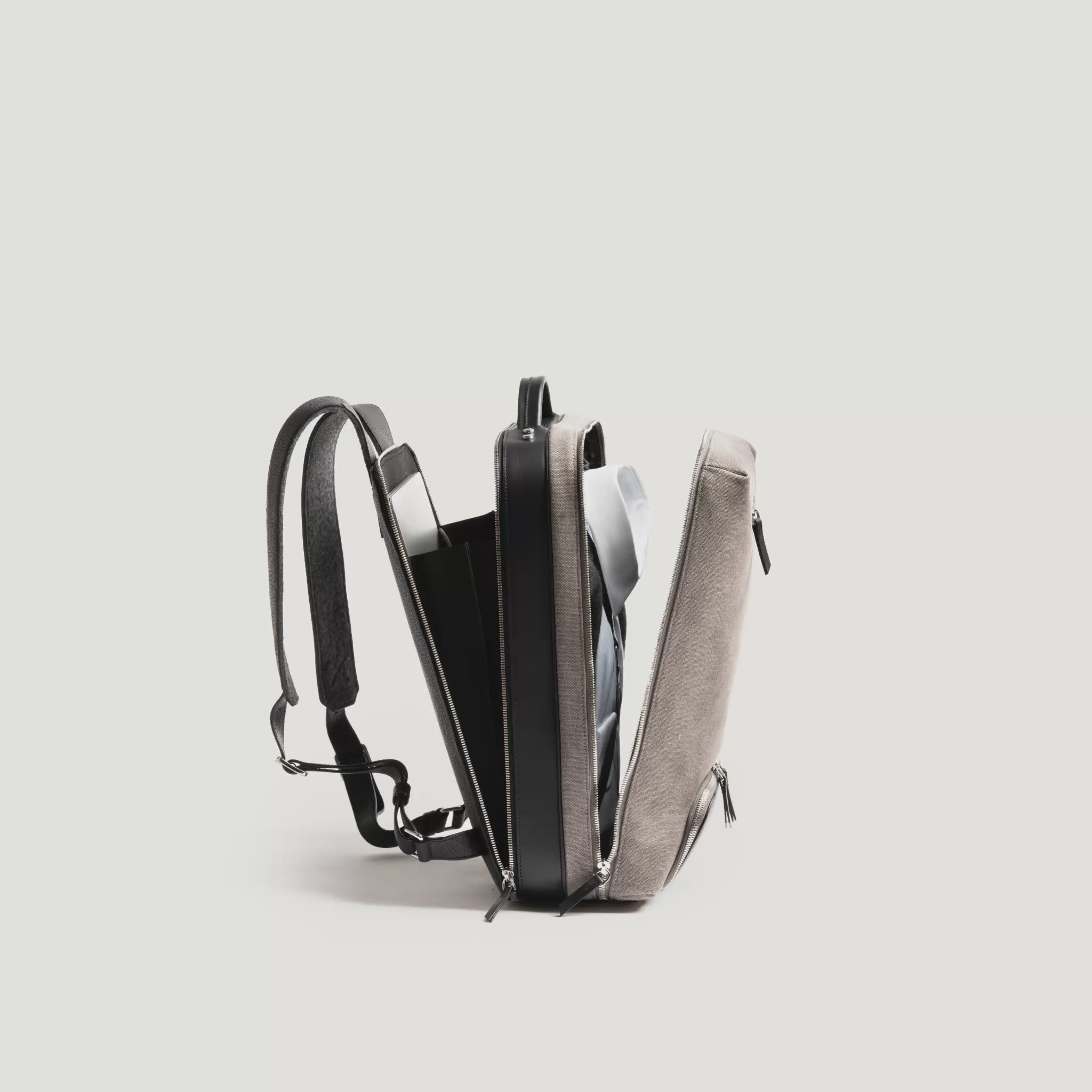 Leather and canvas travel backpack for clothes and computer | lundi