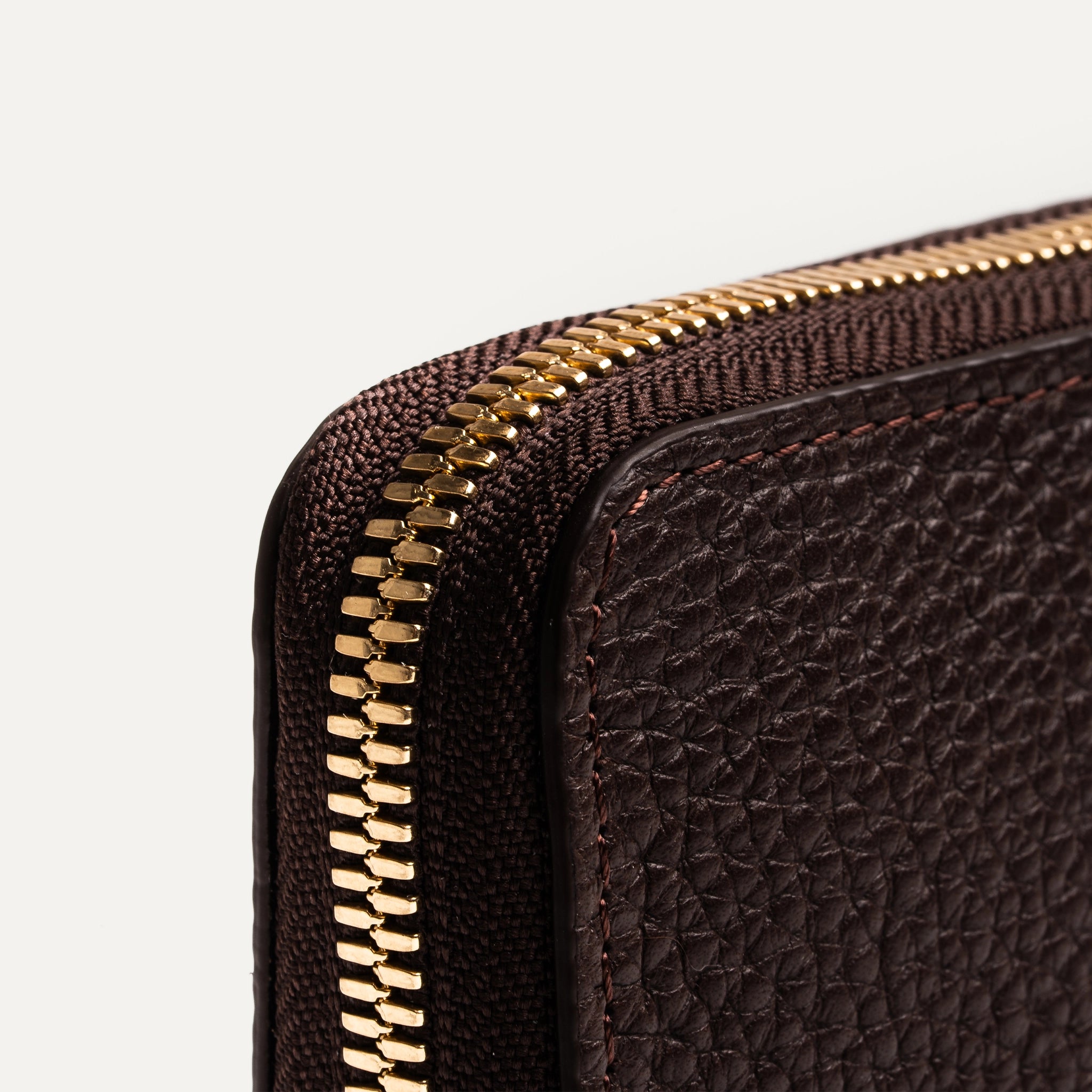 cuir grainé au tannage végétal couleur marron