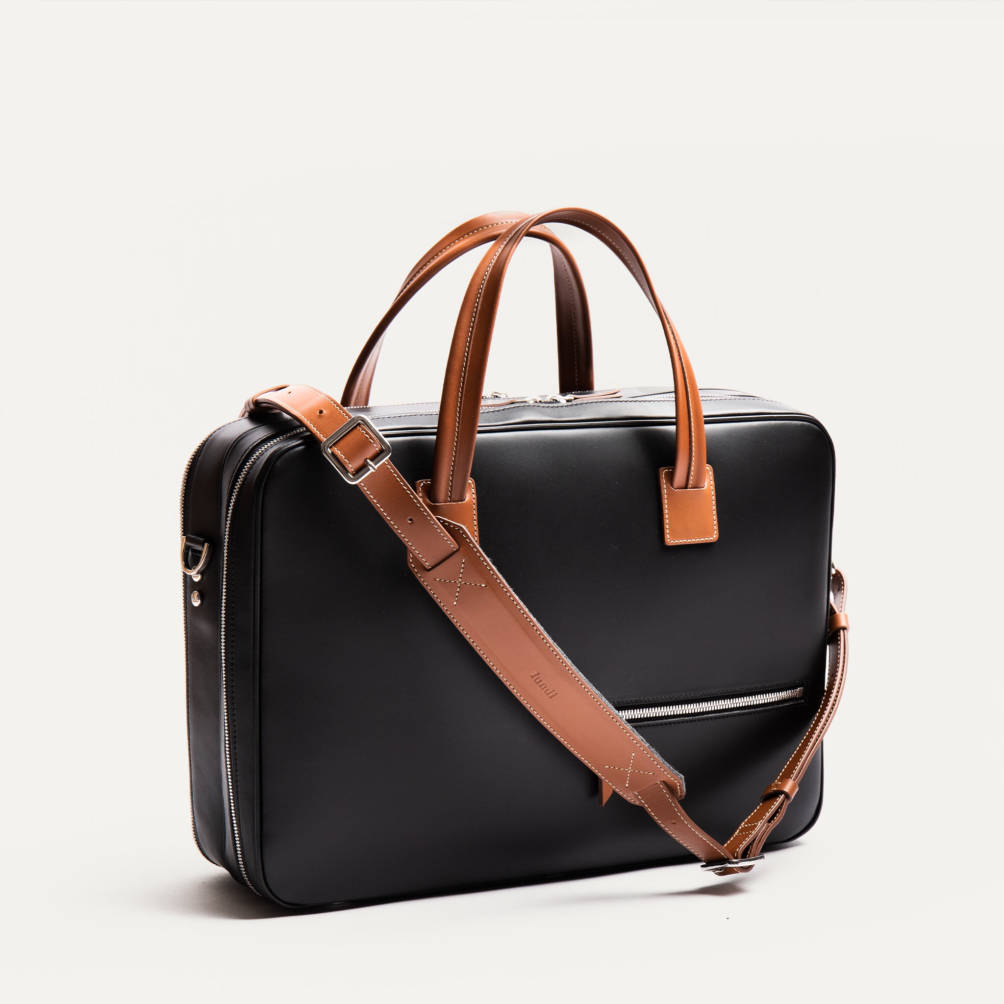 BELLECOURT - Noir & Cognac | Sac ordinateur 36 heures lundi en cuir lisse