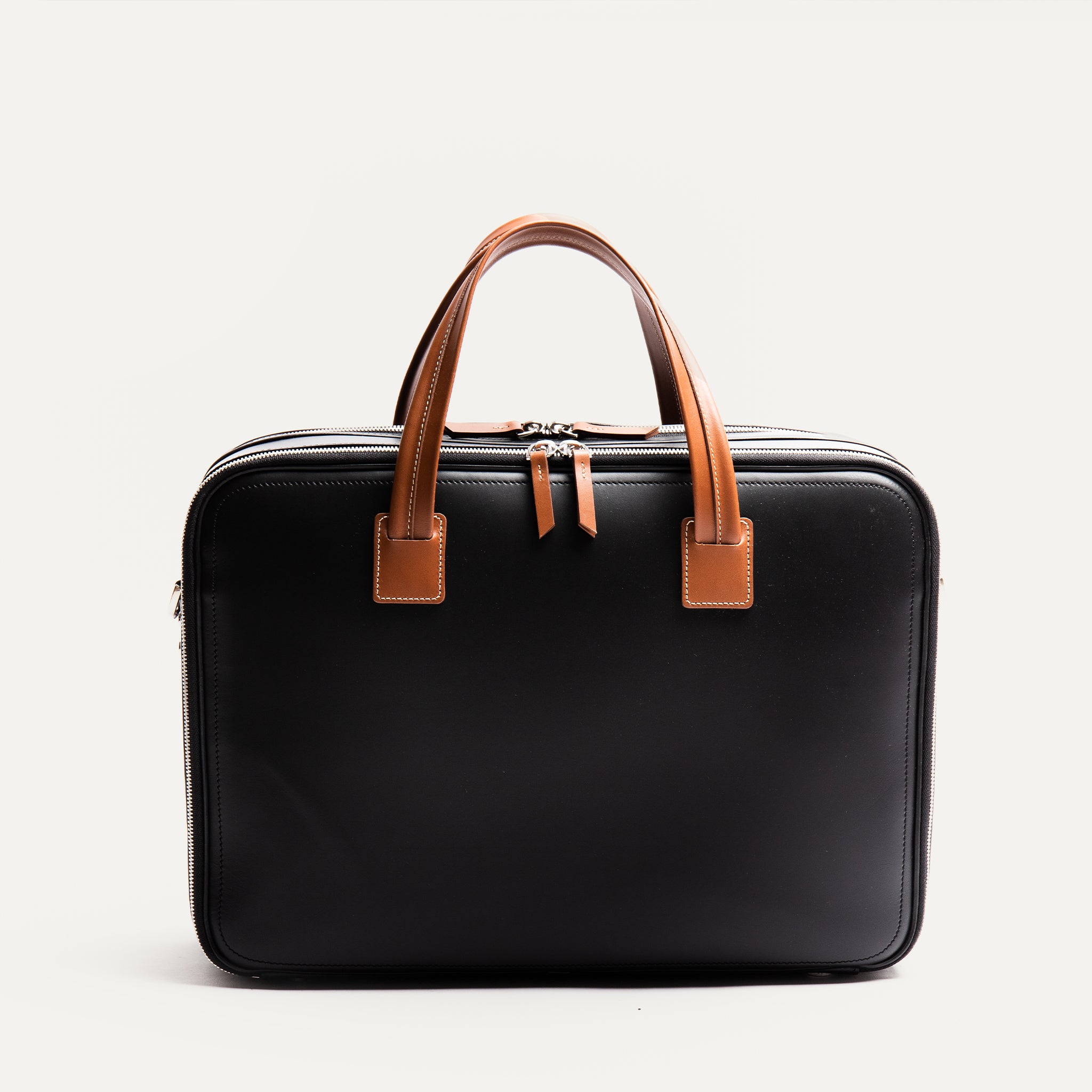 BELLECOURT - Noir & Cognac | Sac ordinateur 36 heures lundi en cuir lisse