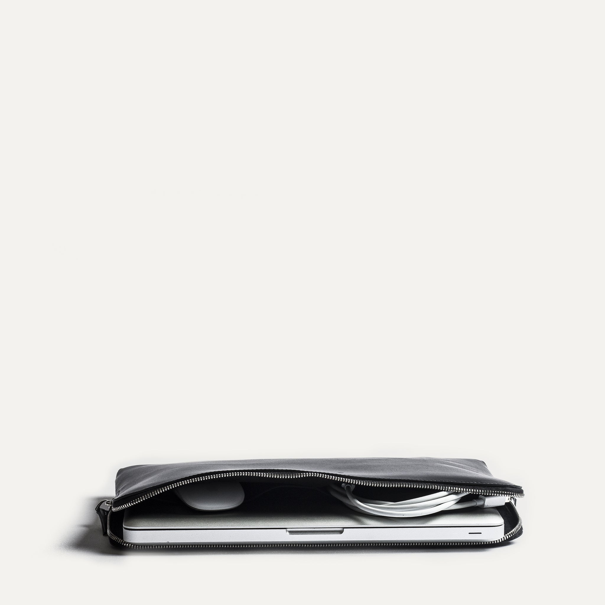 Pochette ordinateur en cuir 13 et 14 pouces | SANDRO Noir